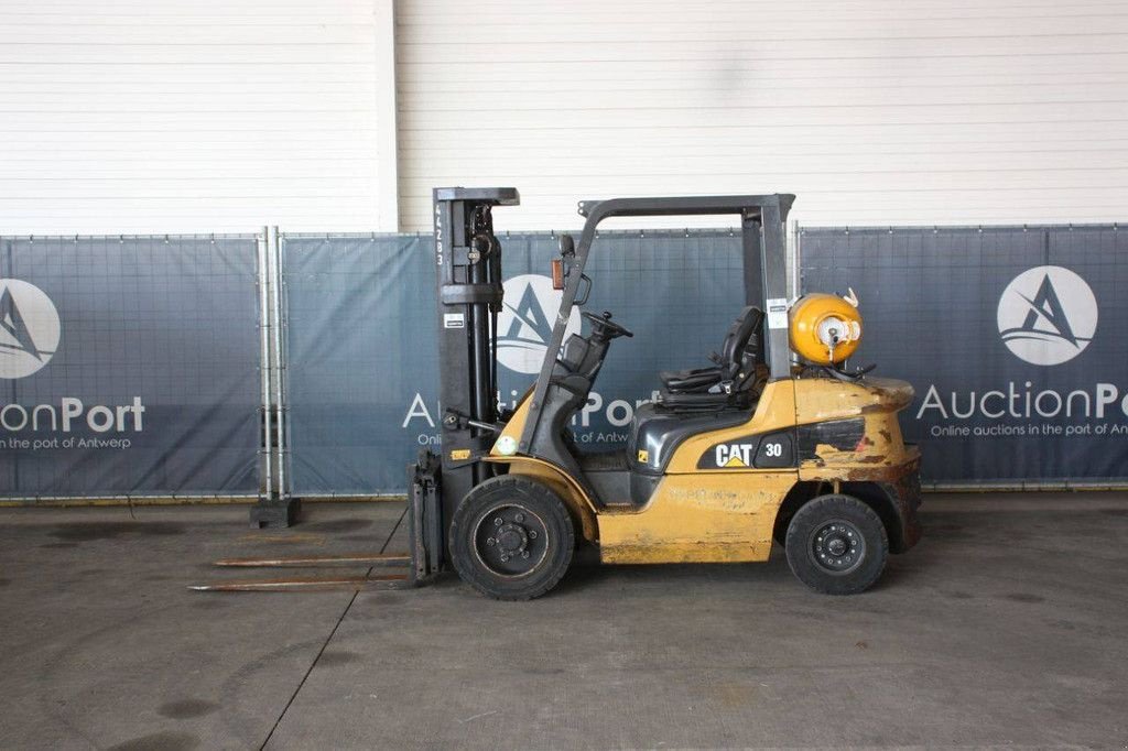 Frontstapler typu Caterpillar GP30NT, Gebrauchtmaschine v Antwerpen (Obrázok 2)