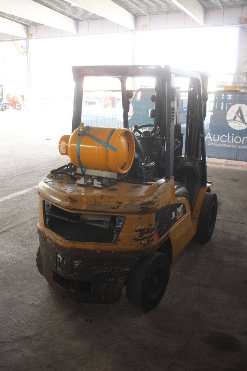Frontstapler typu Caterpillar GP30NT, Gebrauchtmaschine v Antwerpen (Obrázok 5)