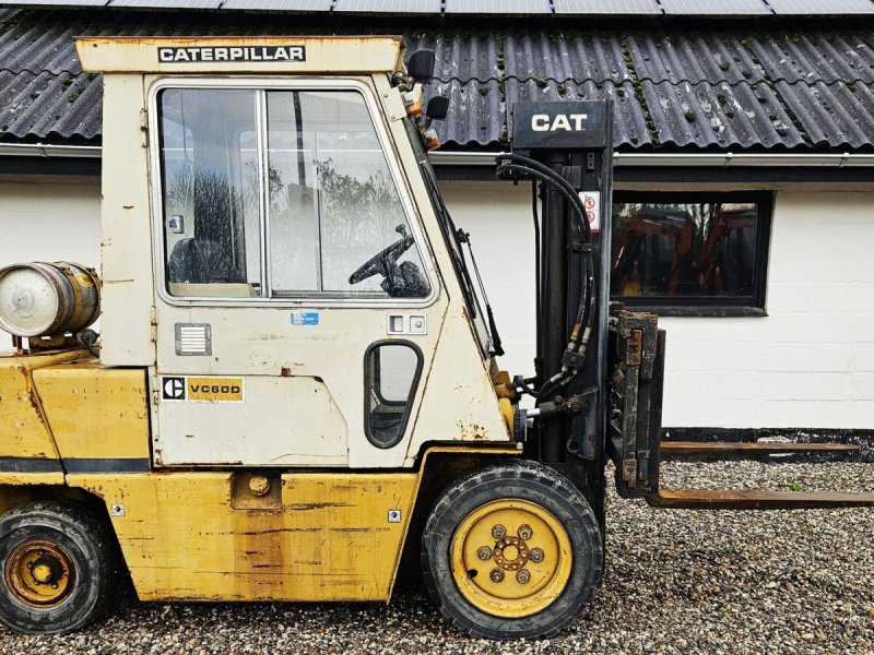 Frontstapler of the type Caterpillar VC60D / lukket kabine / 3 tons kapacitet / gas, Gebrauchtmaschine in Arden (Picture 1)