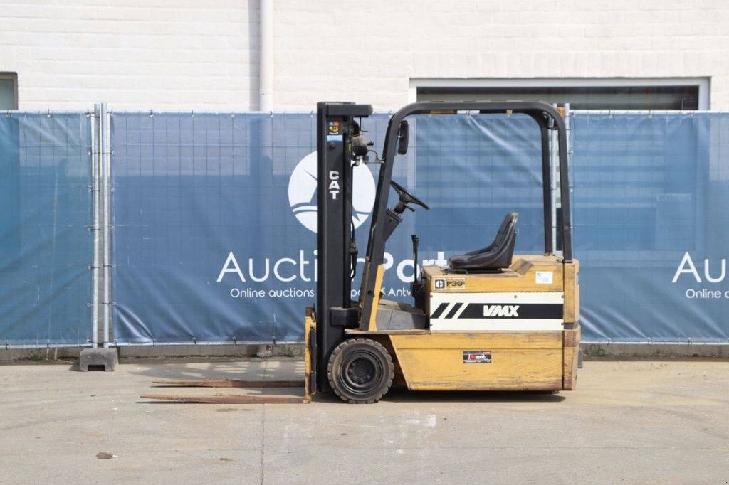 Frontstapler του τύπου Caterpillar VMAX F30, Gebrauchtmaschine σε Antwerpen (Φωτογραφία 1)