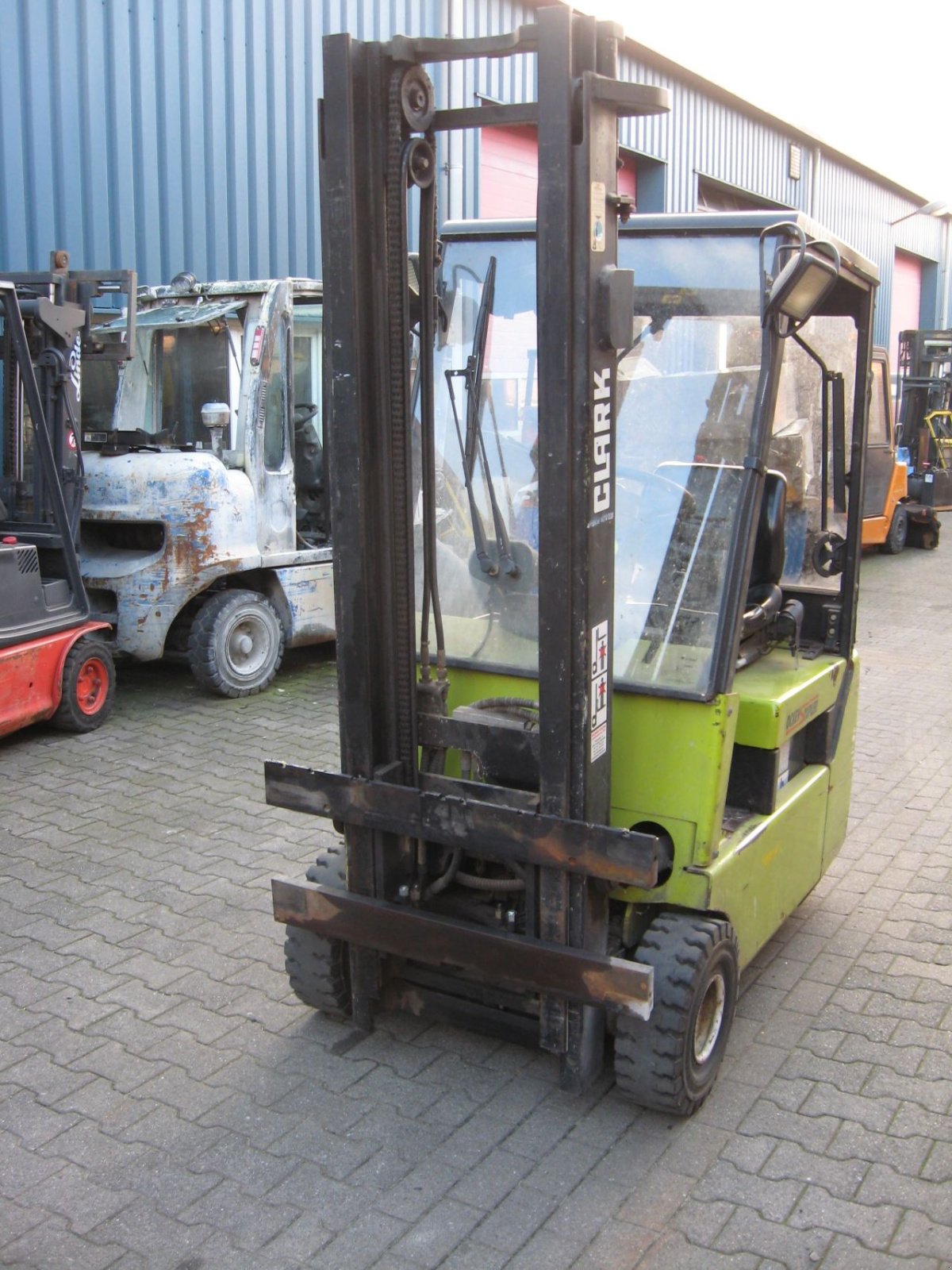 Frontstapler of the type Clark -, Gebrauchtmaschine in Oldenzaal (Picture 2)