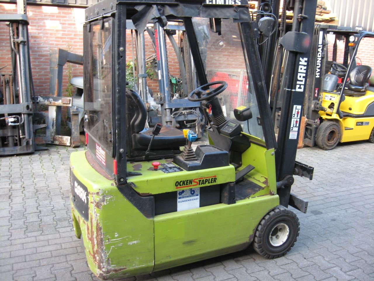 Frontstapler of the type Clark -, Gebrauchtmaschine in Oldenzaal (Picture 3)