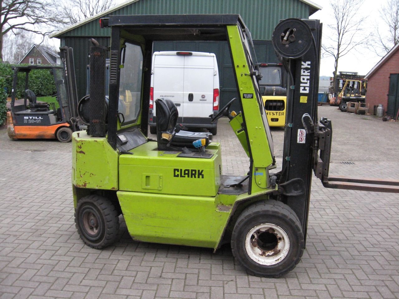 Frontstapler типа Clark -, Gebrauchtmaschine в Oldenzaal (Фотография 3)