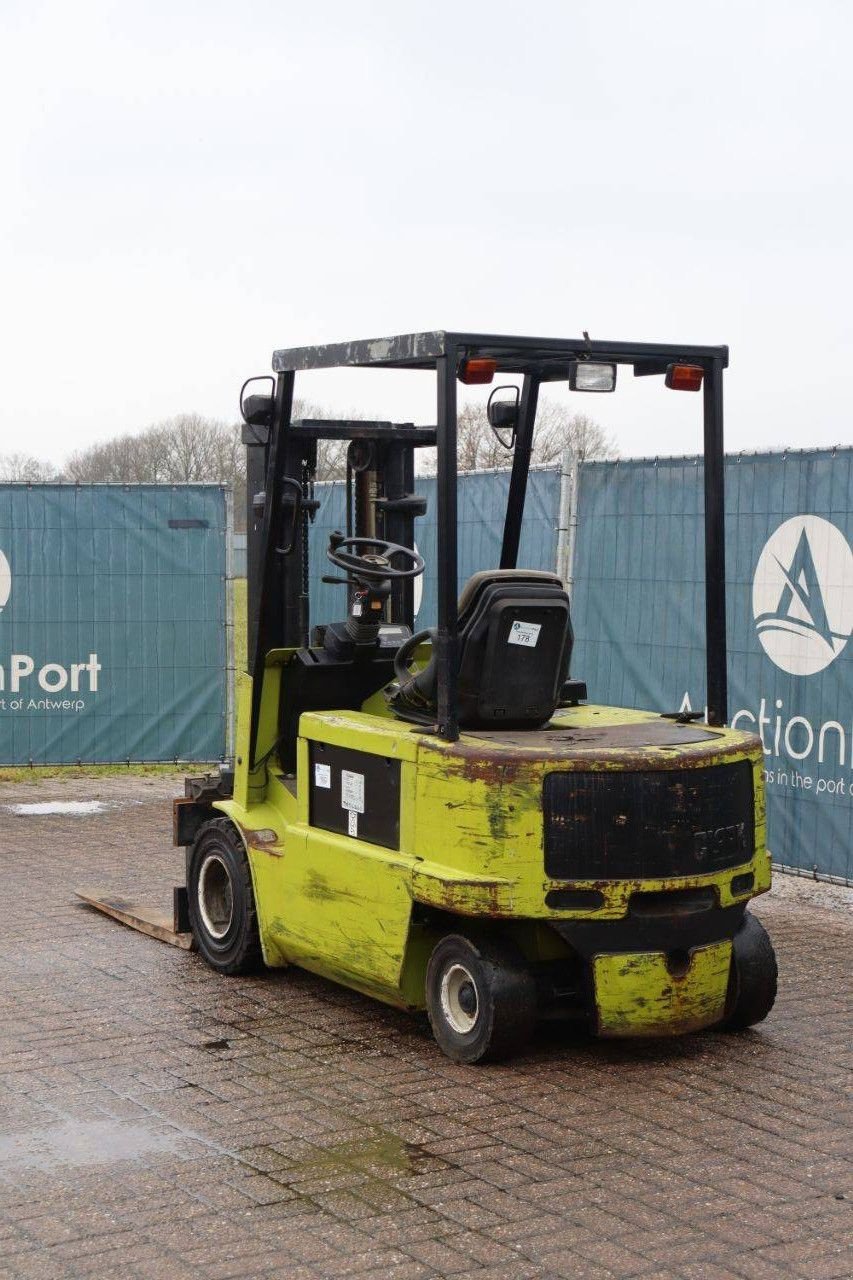 Frontstapler of the type Clark 30 S, Gebrauchtmaschine in Antwerpen (Picture 4)