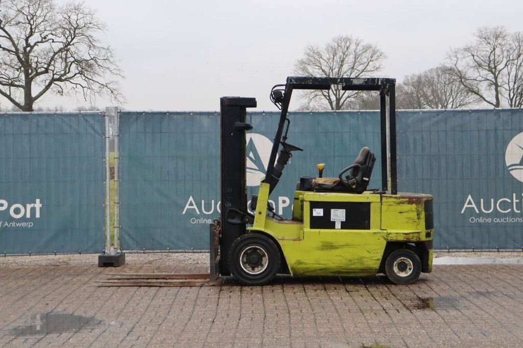 Frontstapler of the type Clark 30 S, Gebrauchtmaschine in Antwerpen (Picture 2)