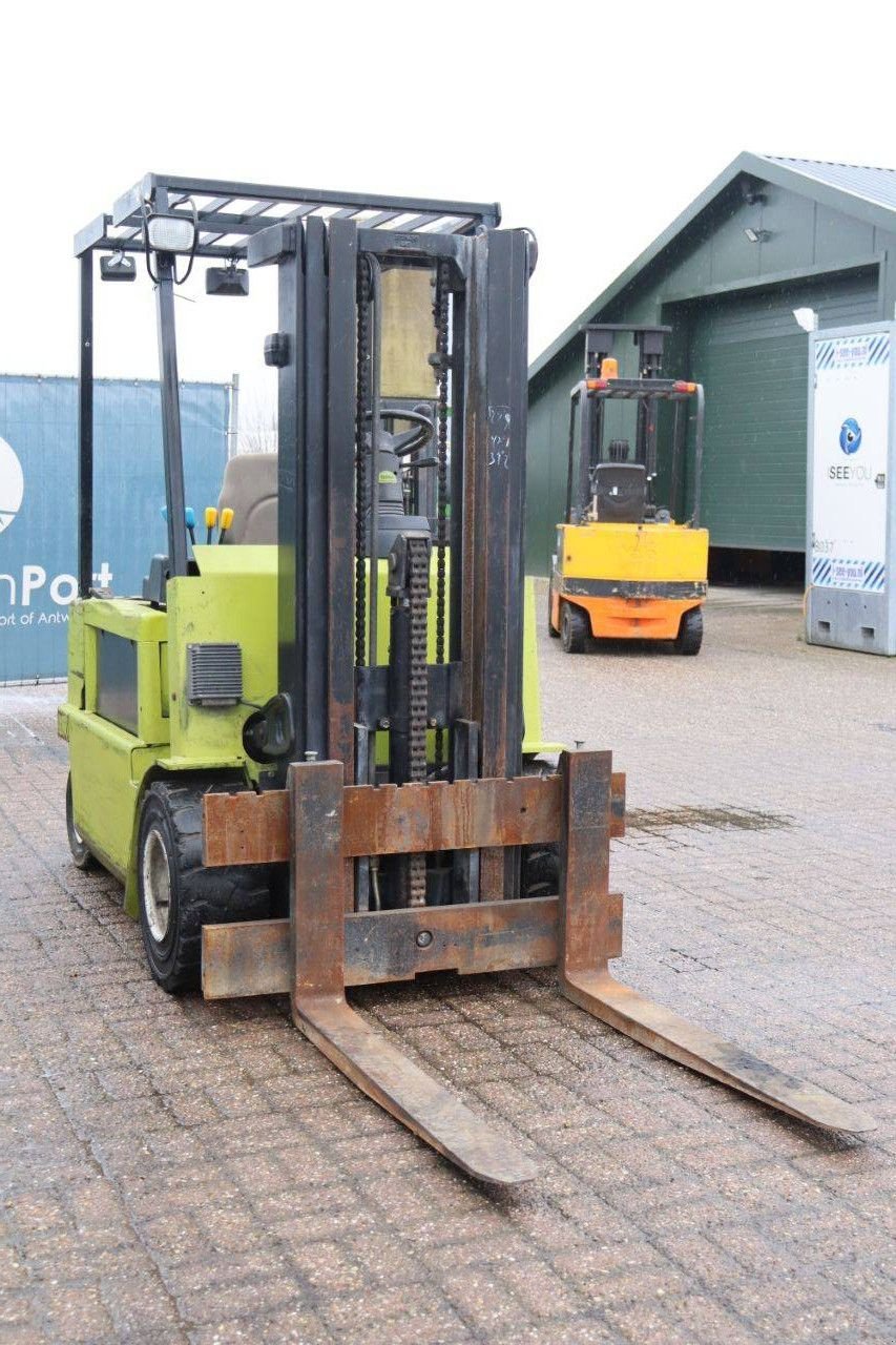 Frontstapler of the type Clark 30 S, Gebrauchtmaschine in Antwerpen (Picture 8)