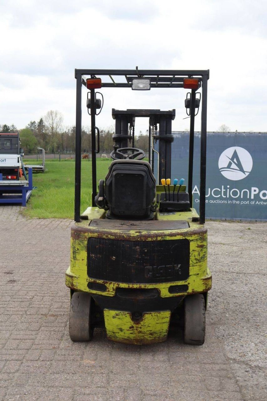 Frontstapler типа Clark 30S, Gebrauchtmaschine в Antwerpen (Фотография 4)
