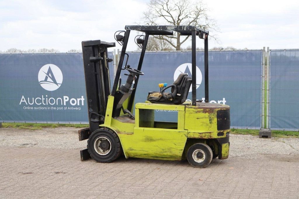 Frontstapler типа Clark 30S, Gebrauchtmaschine в Antwerpen (Фотография 2)