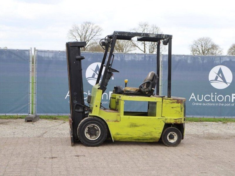 Frontstapler от тип Clark 30S, Gebrauchtmaschine в Antwerpen (Снимка 1)