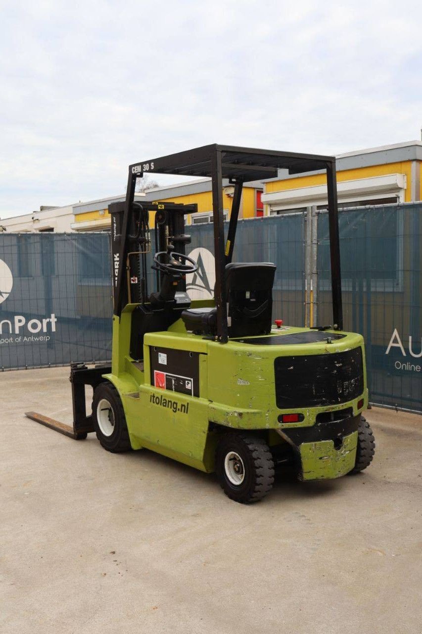 Frontstapler του τύπου Clark CEM 30S, Gebrauchtmaschine σε Antwerpen (Φωτογραφία 4)