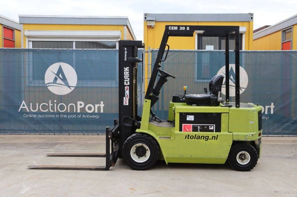 Frontstapler του τύπου Clark CEM 30S, Gebrauchtmaschine σε Antwerpen (Φωτογραφία 2)