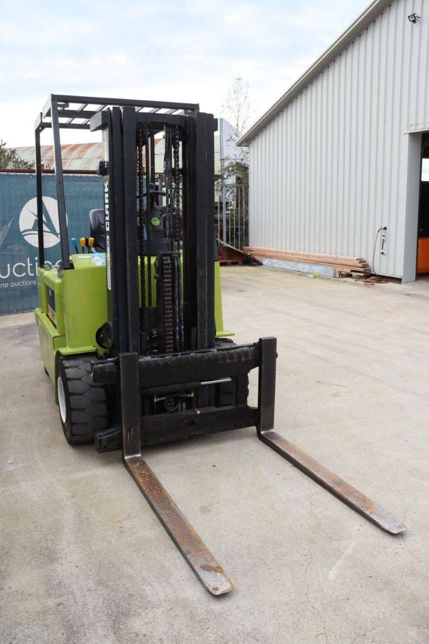 Frontstapler του τύπου Clark CEM 30S, Gebrauchtmaschine σε Antwerpen (Φωτογραφία 8)