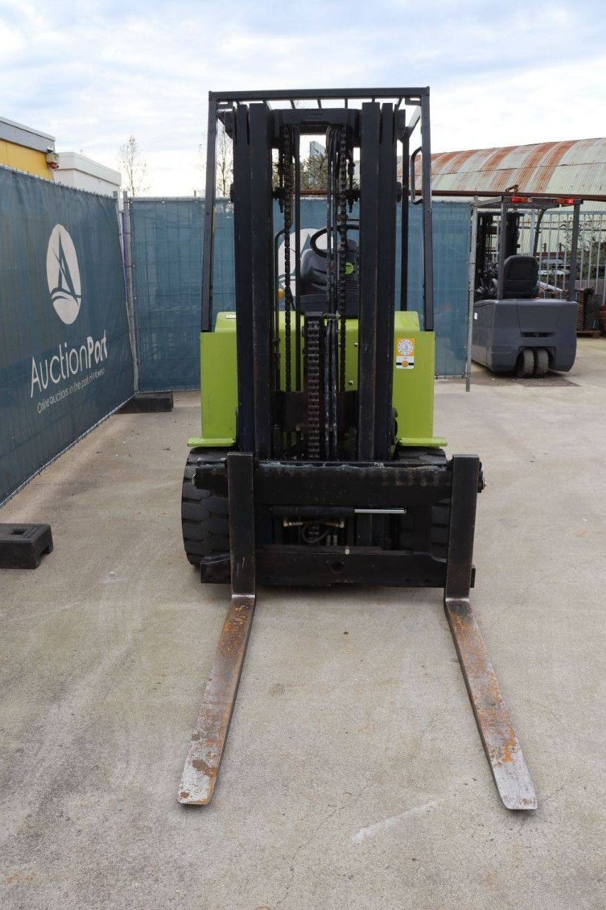 Frontstapler του τύπου Clark CEM 30S, Gebrauchtmaschine σε Antwerpen (Φωτογραφία 9)