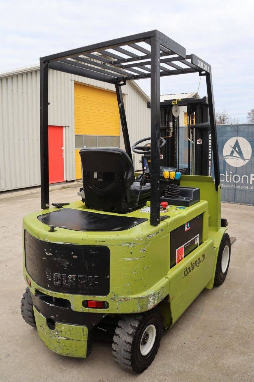 Frontstapler του τύπου Clark CEM 30S, Gebrauchtmaschine σε Antwerpen (Φωτογραφία 7)