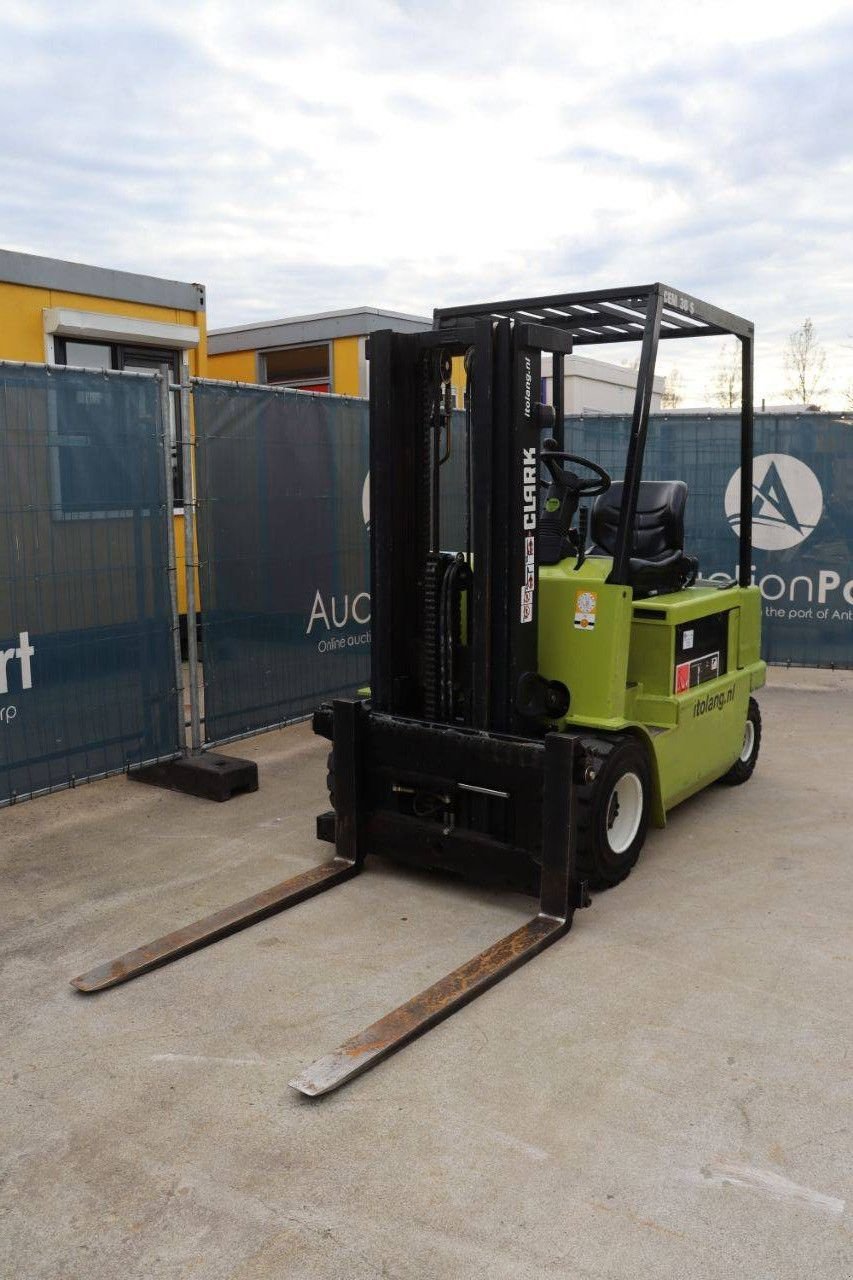 Frontstapler του τύπου Clark CEM 30S, Gebrauchtmaschine σε Antwerpen (Φωτογραφία 10)