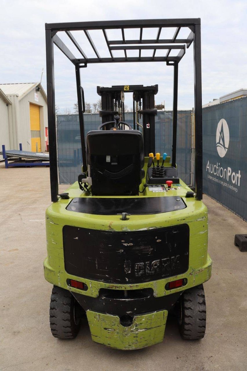 Frontstapler του τύπου Clark CEM 30S, Gebrauchtmaschine σε Antwerpen (Φωτογραφία 5)