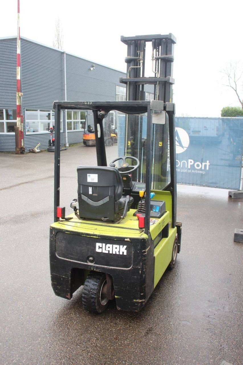 Frontstapler of the type Clark CTM 12, Gebrauchtmaschine in Antwerpen (Picture 5)