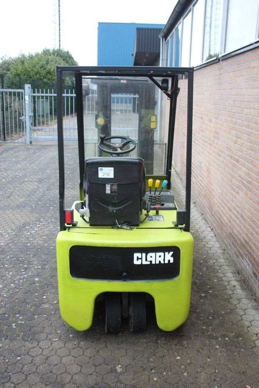 Frontstapler del tipo Clark CTM 16S, Gebrauchtmaschine In Antwerpen (Immagine 4)