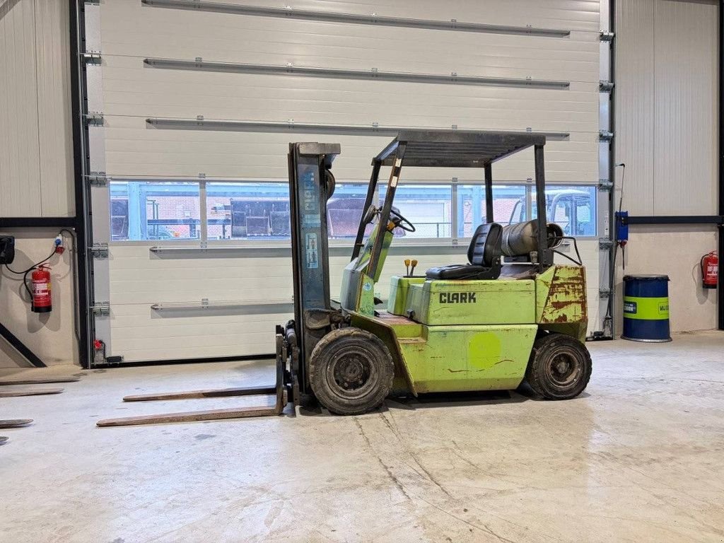 Frontstapler del tipo Clark GPM 25 N, Gebrauchtmaschine In Antwerpen (Immagine 2)