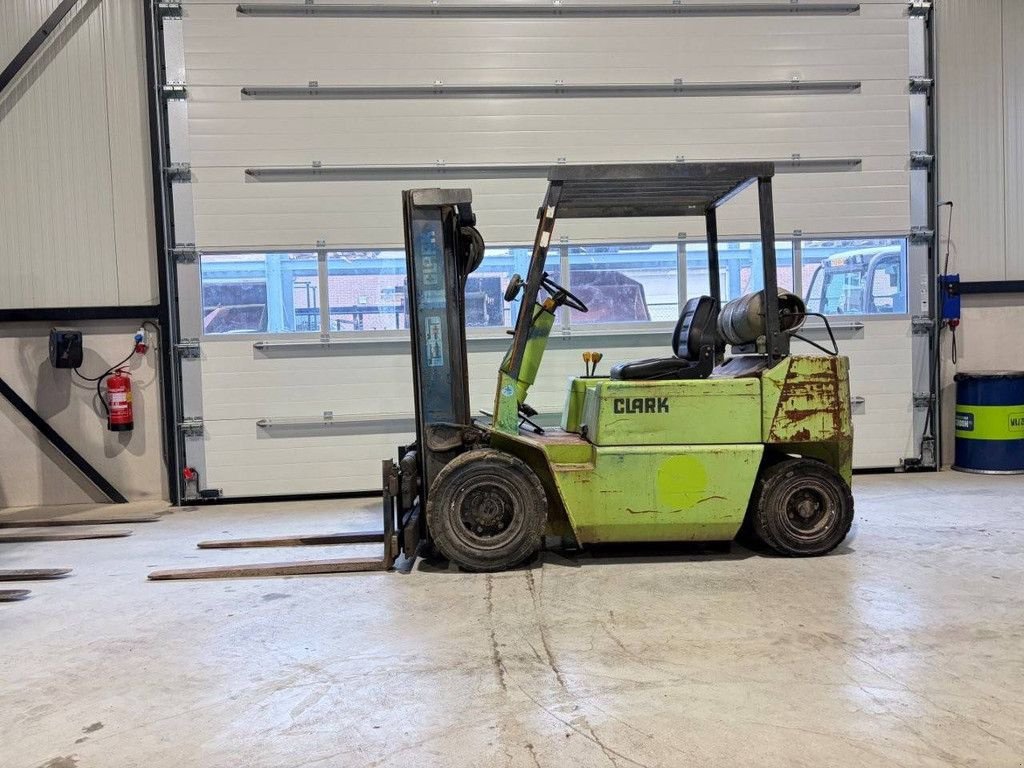 Frontstapler del tipo Clark GPM 25 N, Gebrauchtmaschine In Antwerpen (Immagine 2)