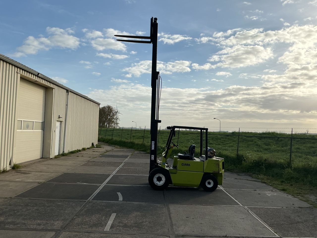 Frontstapler от тип Clark GPM 30 L, Gebrauchtmaschine в Etten Leur (Снимка 9)