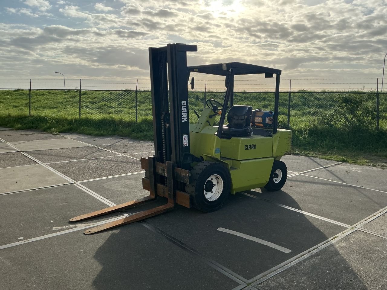 Frontstapler от тип Clark GPM 30 L, Gebrauchtmaschine в Etten Leur (Снимка 4)