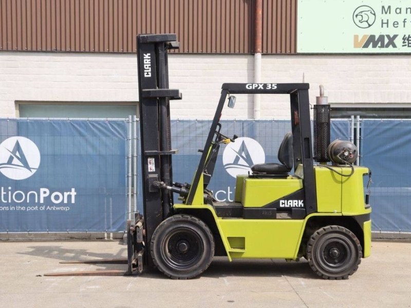 Frontstapler of the type Clark GPX 35 LPG, Gebrauchtmaschine in Antwerpen (Picture 1)