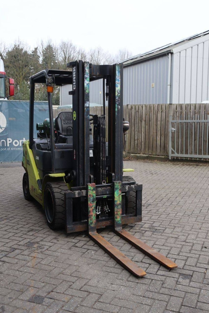 Frontstapler del tipo Clark S30L, Gebrauchtmaschine en Antwerpen (Imagen 8)