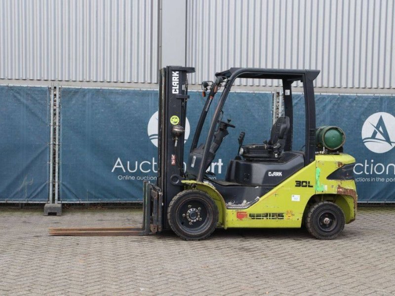 Frontstapler del tipo Clark S30L, Gebrauchtmaschine en Antwerpen (Imagen 1)