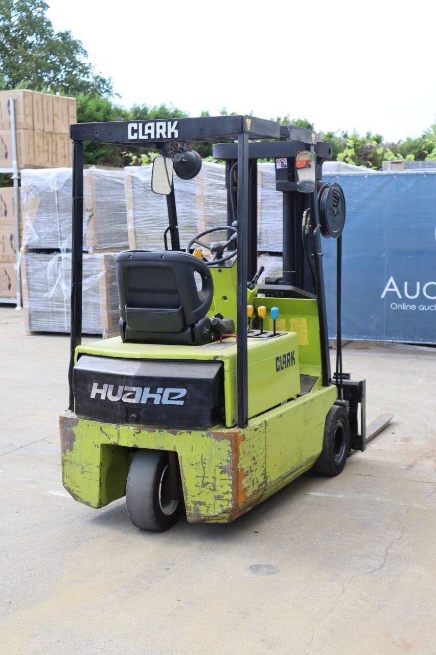 Frontstapler typu Clark TM 15, Gebrauchtmaschine v Antwerpen (Obrázek 7)