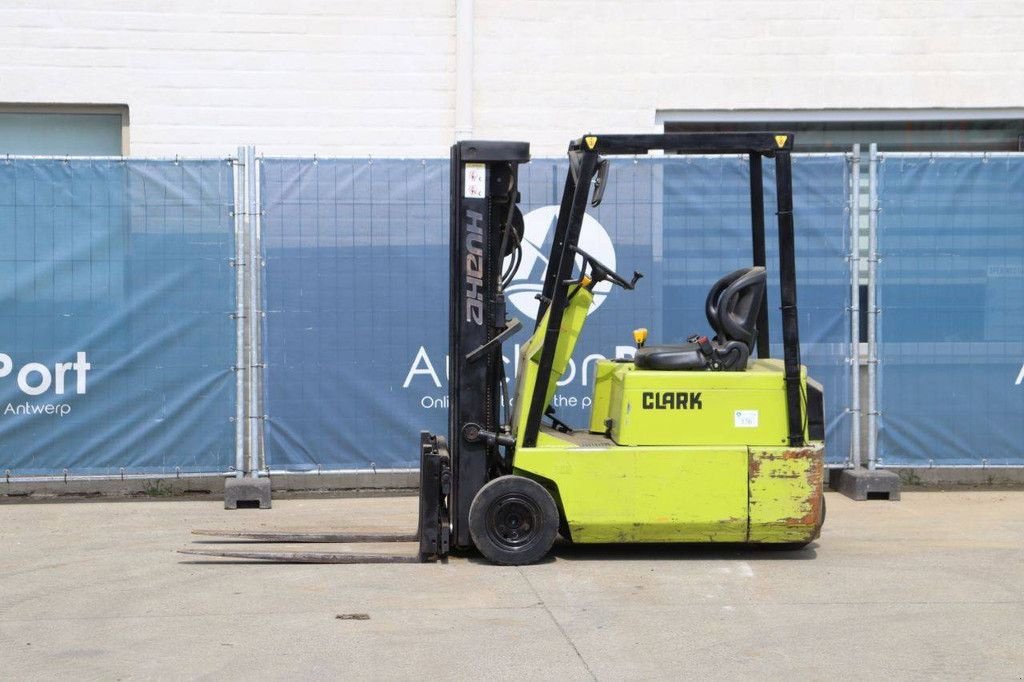 Frontstapler typu Clark TM 15, Gebrauchtmaschine v Antwerpen (Obrázek 1)