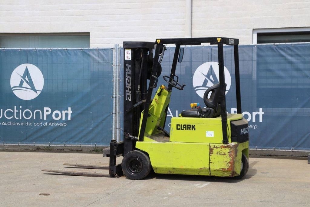 Frontstapler typu Clark TM 15, Gebrauchtmaschine v Antwerpen (Obrázek 3)