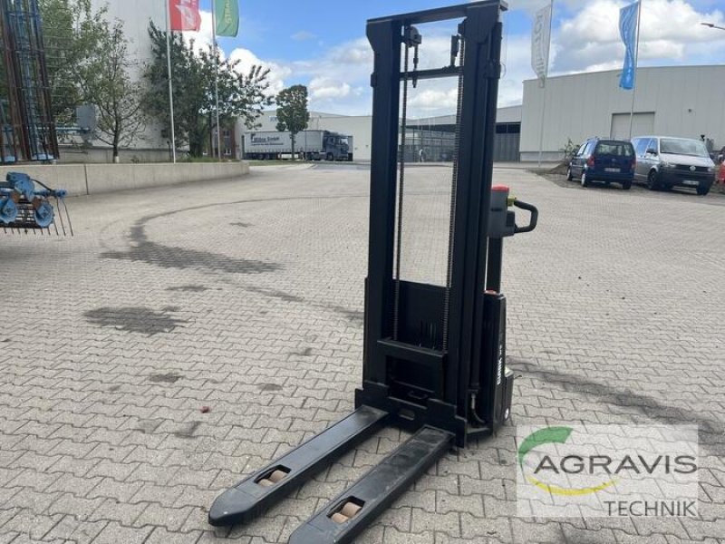 Frontstapler des Typs Clark WS12, Neumaschine in Alpen (Bild 2)