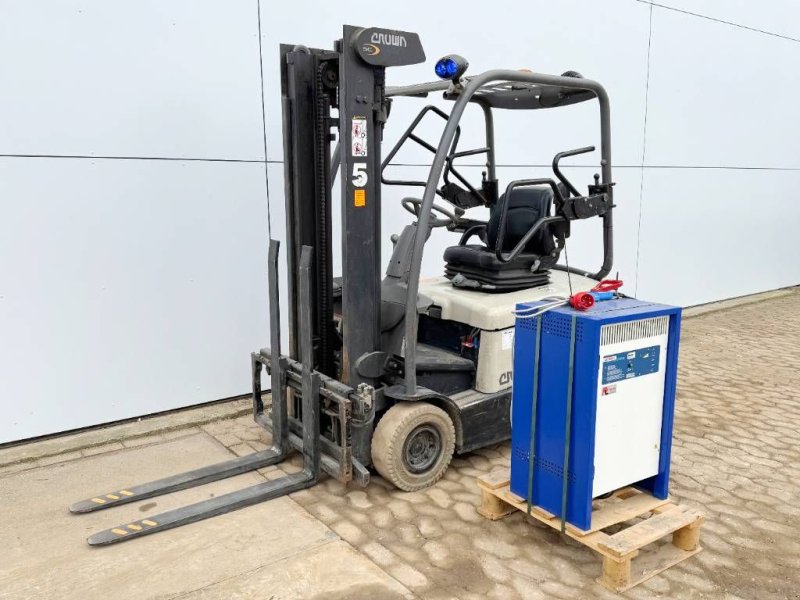 Frontstapler typu Crown SC4240-1.6 - Duplex / Side Shift / Full Electric, Gebrauchtmaschine v Veldhoven (Obrázek 1)