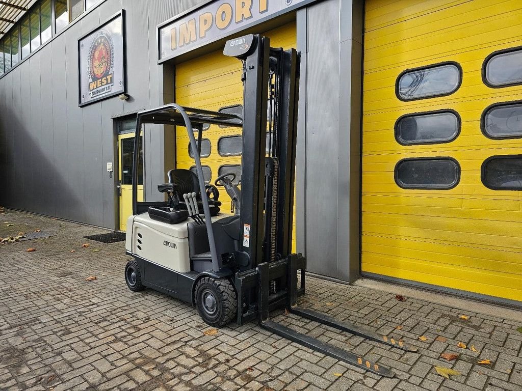 Frontstapler typu Crown SCF6040-1.6, Gebrauchtmaschine w Krabbendijke (Zdjęcie 7)