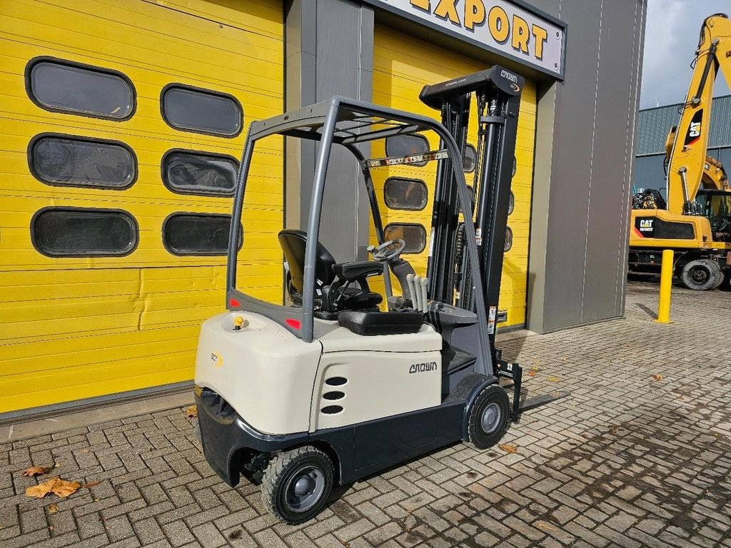 Frontstapler typu Crown SCF6040-1.6, Gebrauchtmaschine w Krabbendijke (Zdjęcie 4)