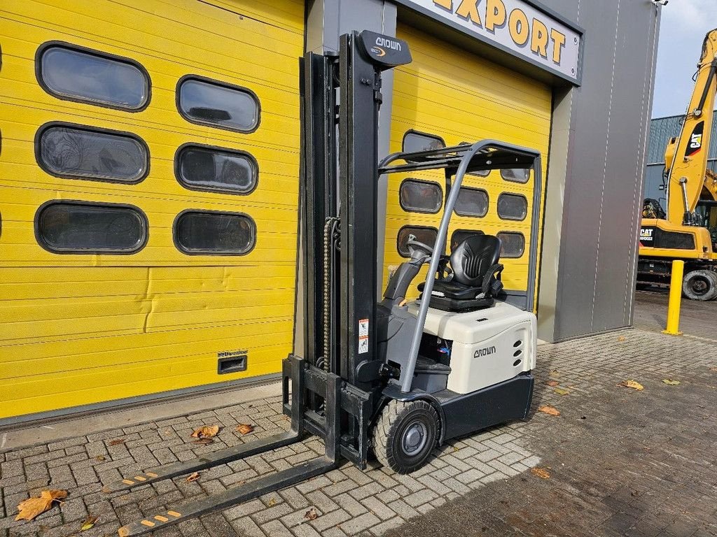 Frontstapler van het type Crown SCT6010-1.3, Gebrauchtmaschine in Krabbendijke (Foto 2)