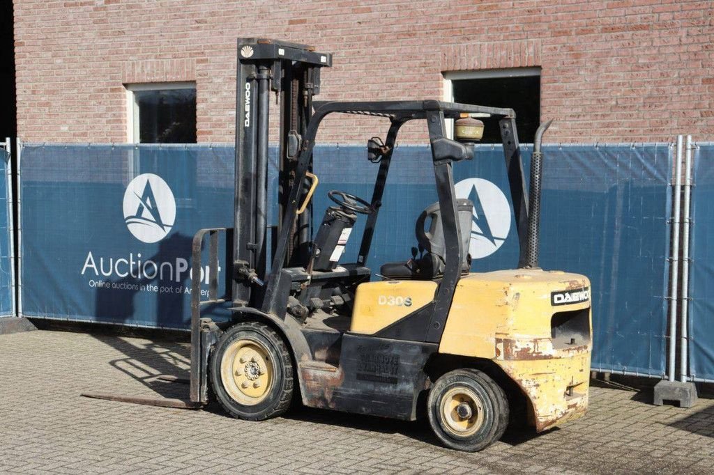 Frontstapler of the type Daewoo D30S-3, Gebrauchtmaschine in Antwerpen (Picture 3)