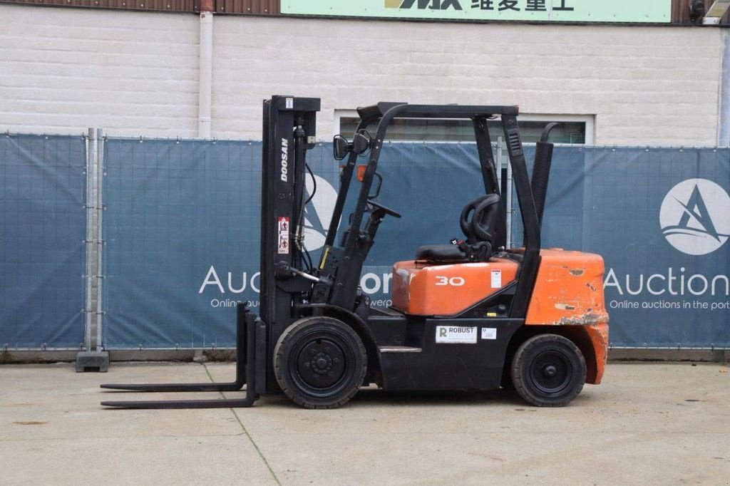 Frontstapler typu Doosan 30, Gebrauchtmaschine v Antwerpen (Obrázok 1)