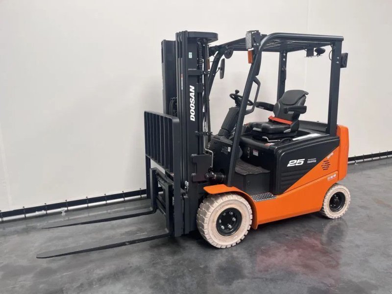 Frontstapler van het type Doosan B 25 NS, Neumaschine in Culemborg (Foto 1)