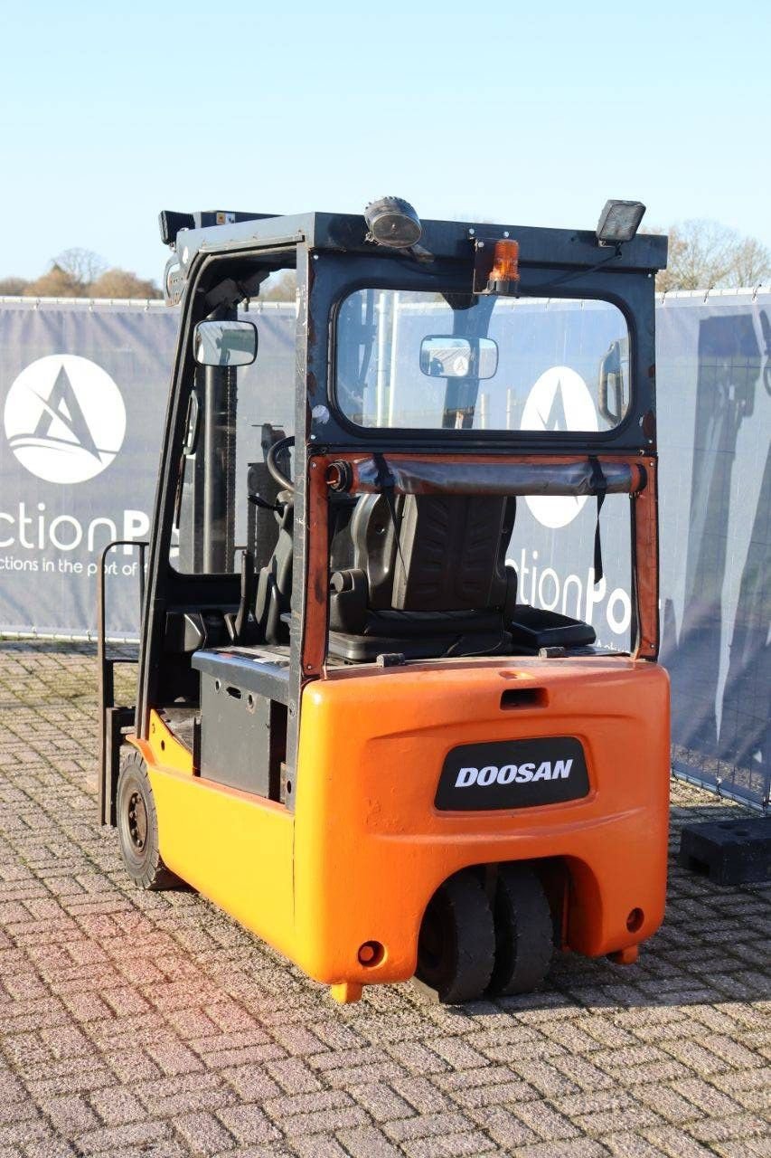 Frontstapler des Typs Doosan B15T-5, Gebrauchtmaschine in Antwerpen (Bild 4)