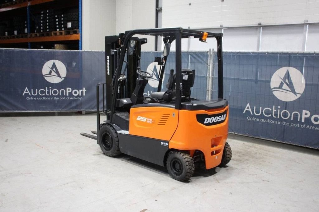 Frontstapler of the type Doosan B25x-7plus, Gebrauchtmaschine in Antwerpen (Picture 3)