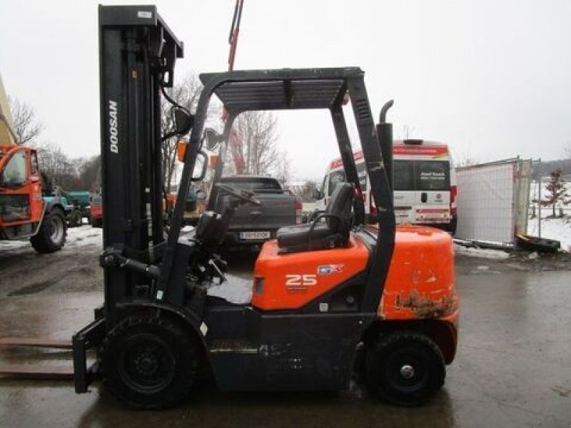 Frontstapler typu Doosan D25G - Triplex 6,10m + Seitenschieber, Gebrauchtmaschine v Gnas (Obrázek 1)