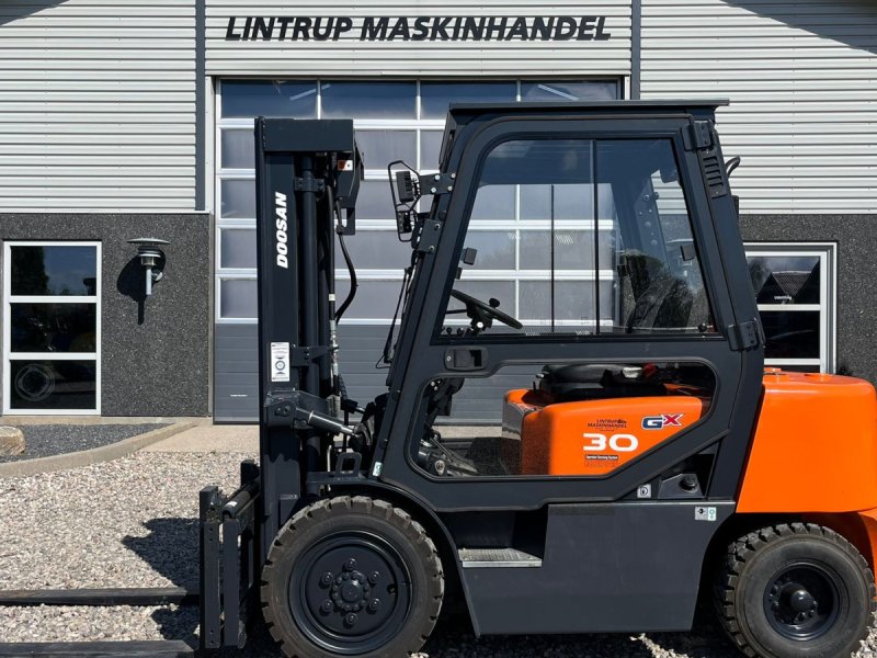 Frontstapler typu Doosan D30 G med kabine og KUN 57 TIMER FRA NY, MED TIME GARENTI, Gebrauchtmaschine v Lintrup (Obrázek 1)