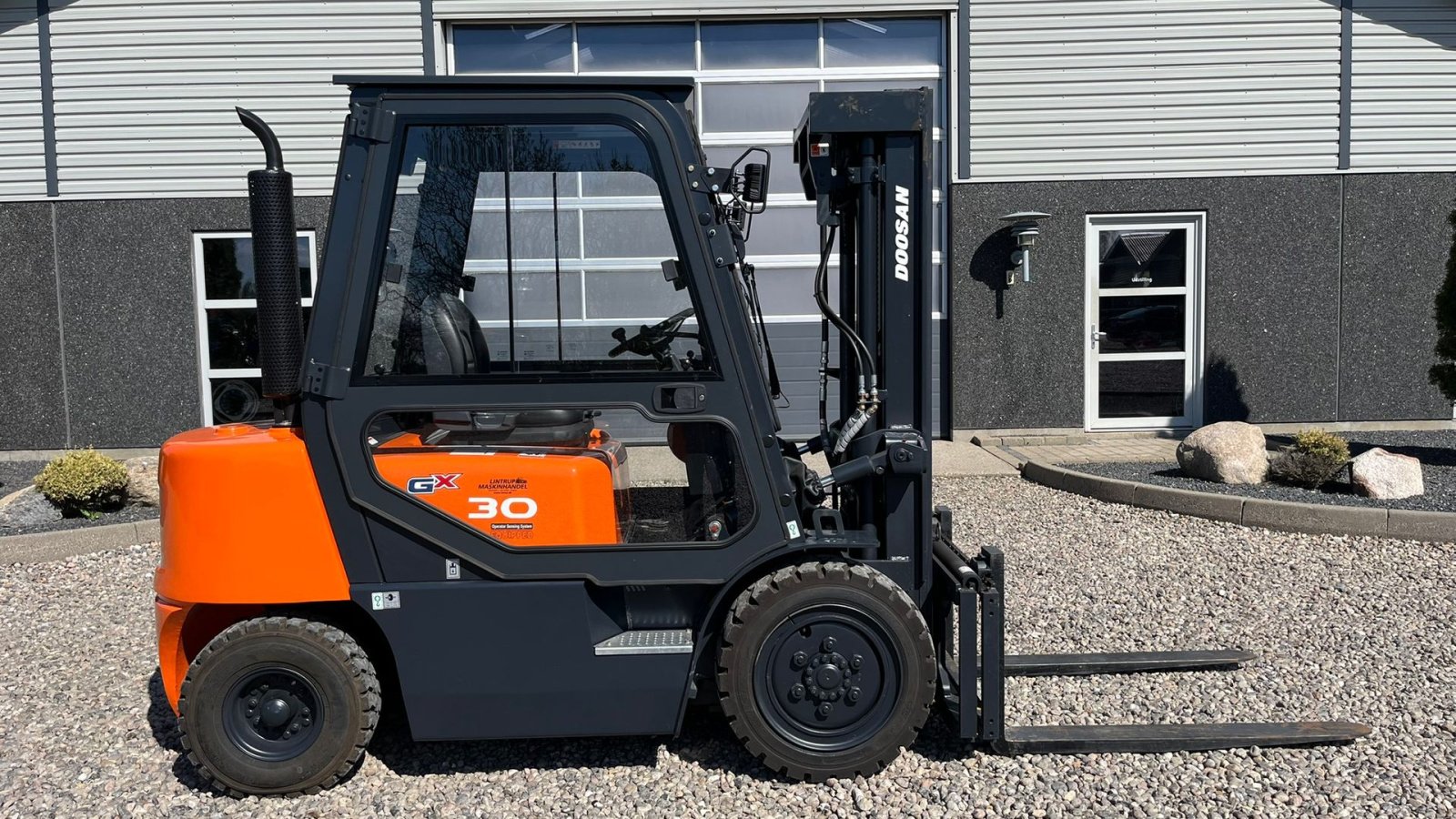 Frontstapler of the type Doosan D30 G med kabine og KUN 57 TIMER FRA NY, MED TIME GARENTI, Gebrauchtmaschine in Lintrup (Picture 17)