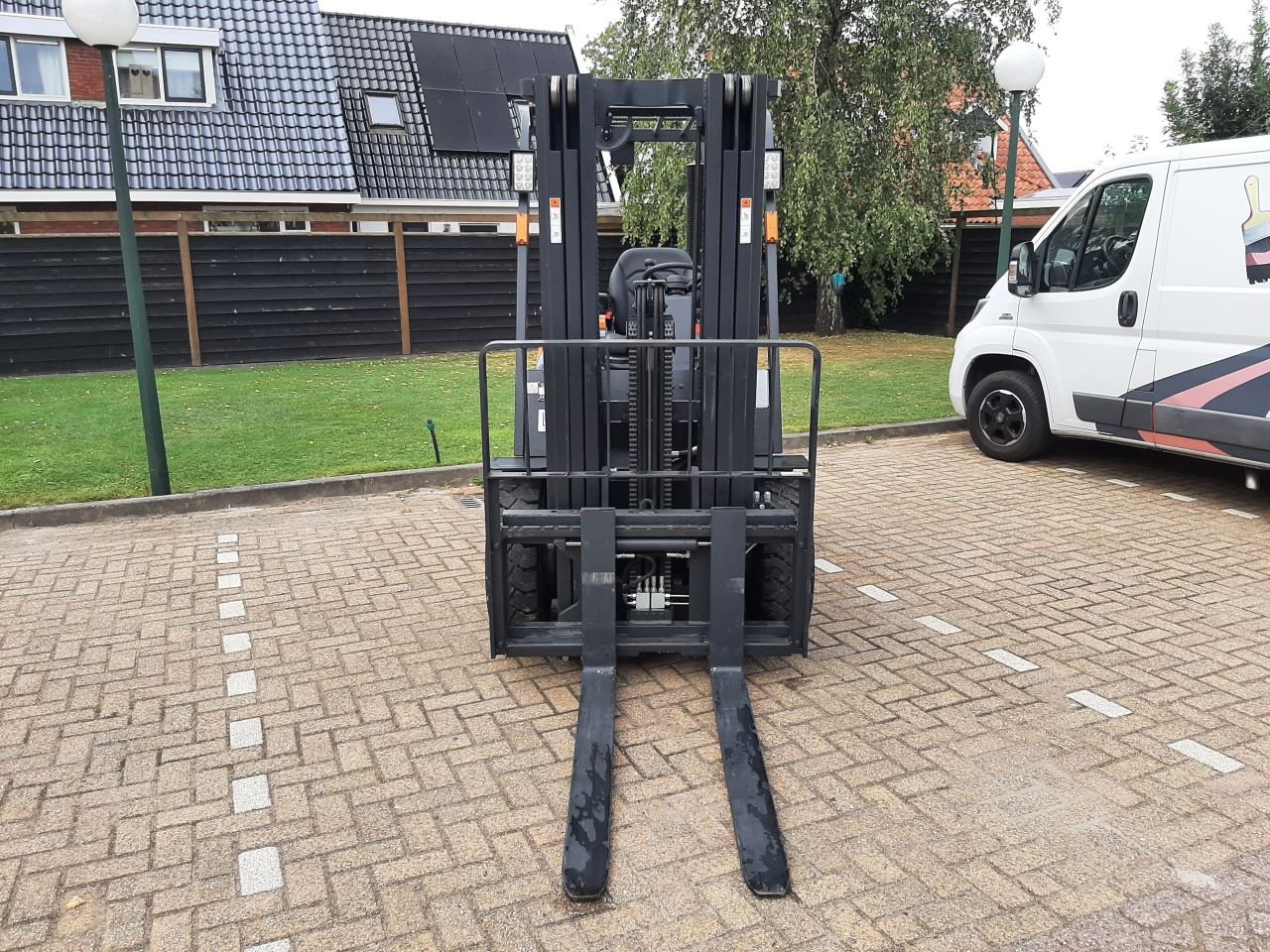 Frontstapler des Typs Doosan D30NXP, Gebrauchtmaschine in Hardegarijp (Bild 2)