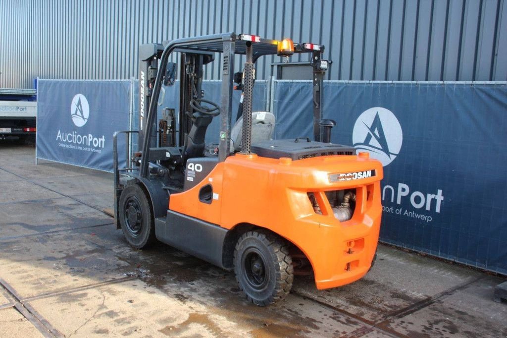 Frontstapler del tipo Doosan D40SC-7, Gebrauchtmaschine en Antwerpen (Imagen 3)