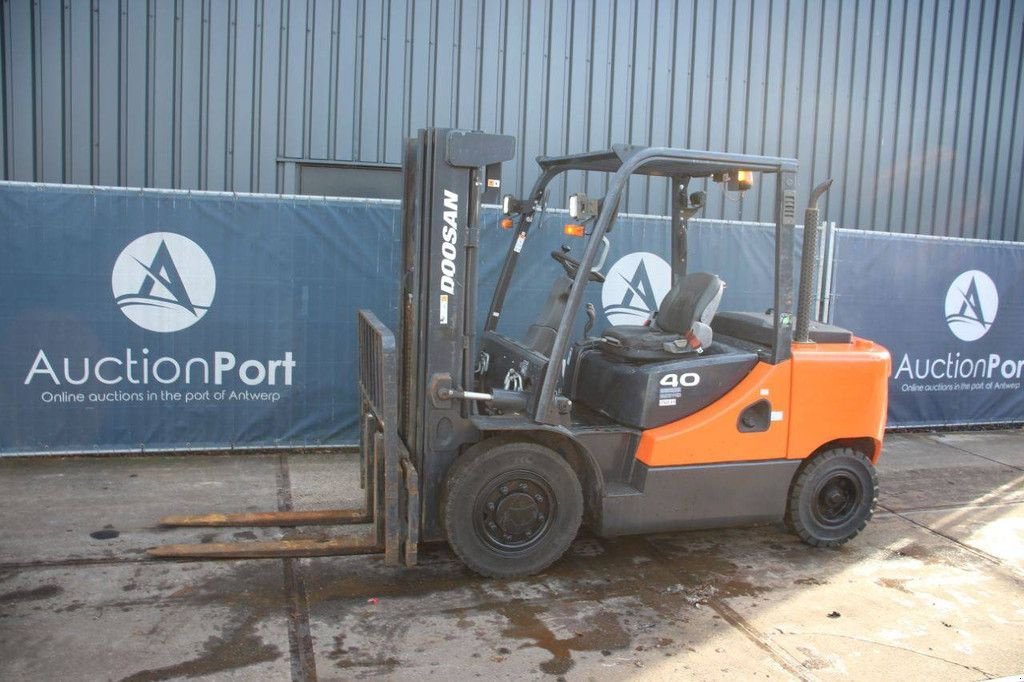 Frontstapler del tipo Doosan D40SC-7, Gebrauchtmaschine en Antwerpen (Imagen 1)