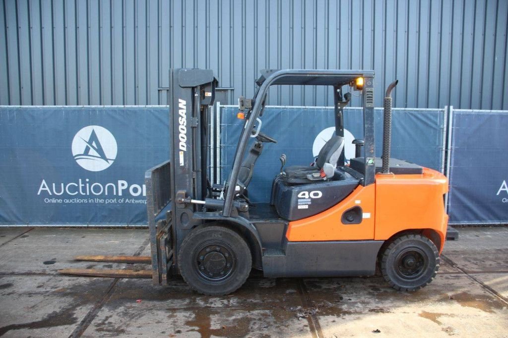 Frontstapler del tipo Doosan D40SC-7, Gebrauchtmaschine en Antwerpen (Imagen 2)