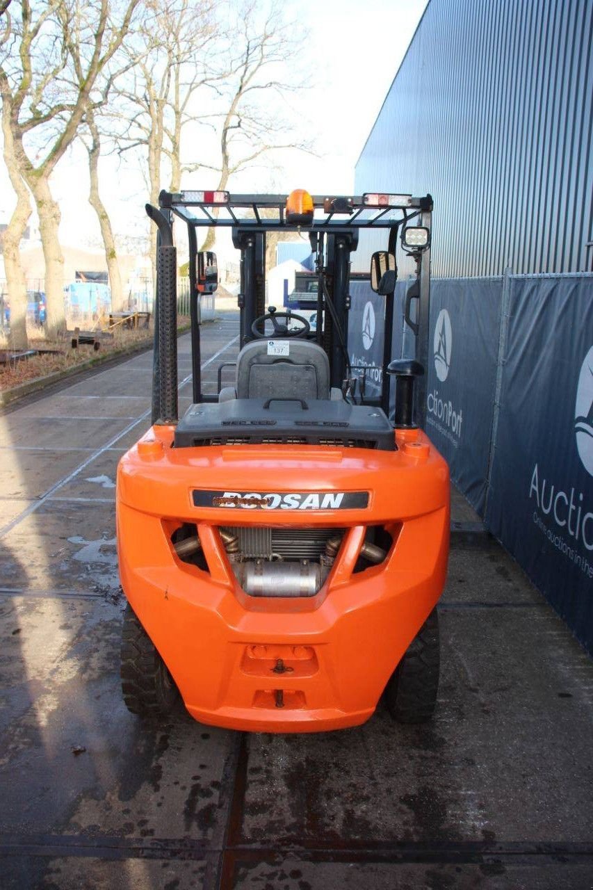 Frontstapler del tipo Doosan D40SC-7, Gebrauchtmaschine en Antwerpen (Imagen 4)